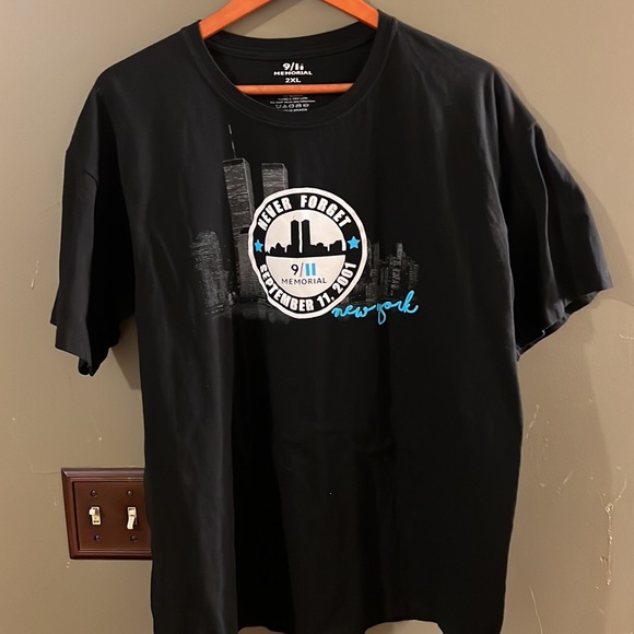 911 memorial never forget September 11, 2001 short sleeve T-shirt - Picture 2 of 3